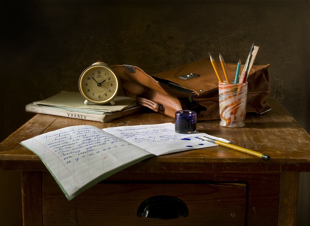 image of letter writing, communication, grammar, style 